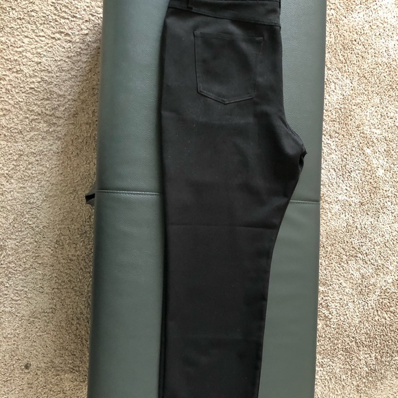 Flawless, Excellent condition, brand name clothes! - Picture 3 of 3